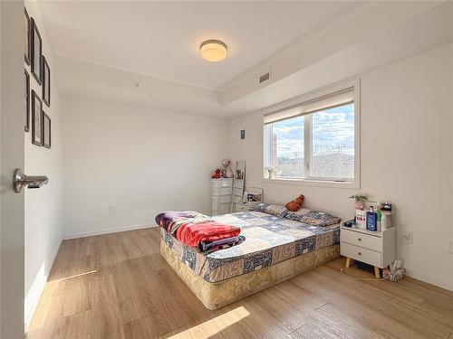 301 1400 Pacific Avenue, Brandon, MB - Indoor Photo Showing Bedroom