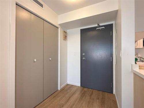 301 1400 Pacific Avenue, Brandon, MB - Indoor Photo Showing Other Room