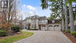9 FIFESHIRE ROAD Toronto, ON M2L 2G4