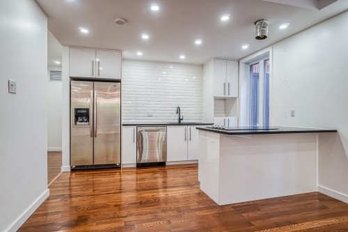 Kitchen - 3477 Boul. Décarie, Montréal (Côte-Des-Neiges/Notre-Dame-De-Grâce), QC - Indoor Photo Showing Kitchen With Upgraded Kitchen