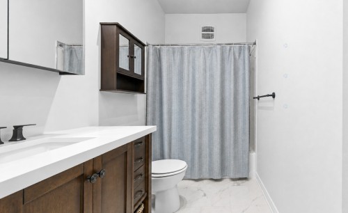 Salle de bains - 49  - 51 Rue Charles, Lachute, QC - Indoor Photo Showing Bathroom