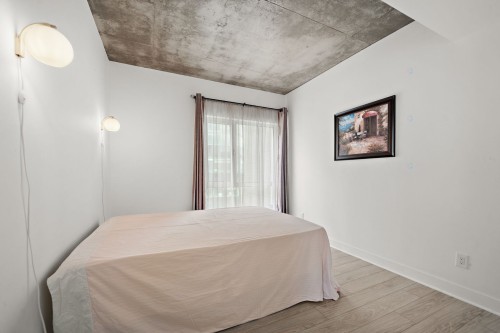 Chambre à coucher - 916-1150 Rue St-Denis, Montréal (Ville-Marie), QC - Indoor Photo Showing Bedroom