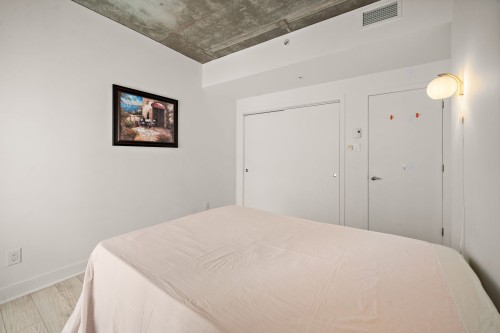 Chambre à coucher - 916-1150 Rue St-Denis, Montréal (Ville-Marie), QC - Indoor Photo Showing Bedroom