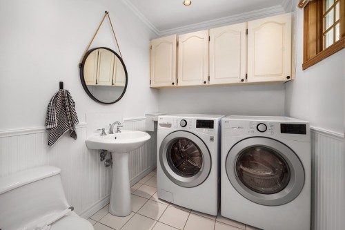 Salle d'eau - 31 Boul. De Reims, Lorraine, QC - Indoor Photo Showing Laundry Room