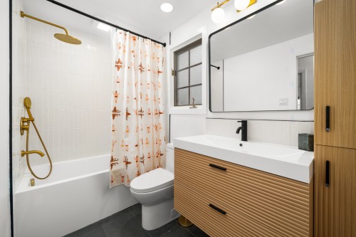 Salle de bains - 31 Boul. De Reims, Lorraine, QC - Indoor Photo Showing Bathroom