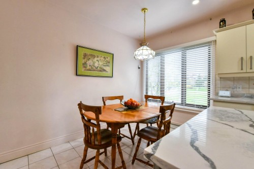 Coin-repas - 5589 Boul. Cavendish, Côte-Saint-Luc, QC - Indoor Photo Showing Dining Room