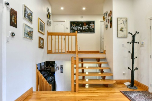 Escalier - 5589 Boul. Cavendish, Côte-Saint-Luc, QC - Indoor Photo Showing Other Room