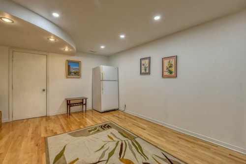 Salle familiale - 5589 Boul. Cavendish, Côte-Saint-Luc, QC - Indoor