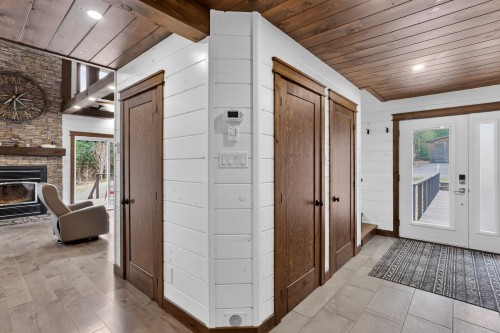 Hall d'entrée/Vestibule - 2080 Ch. Doucet, Trois-Rives, QC - Indoor Photo Showing Other Room With Fireplace