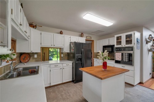 1930 Gillian Pl, Campbell River, BC 