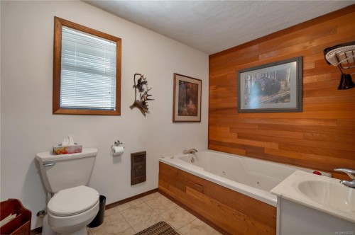 1930 Gillian Pl, Campbell River, BC 