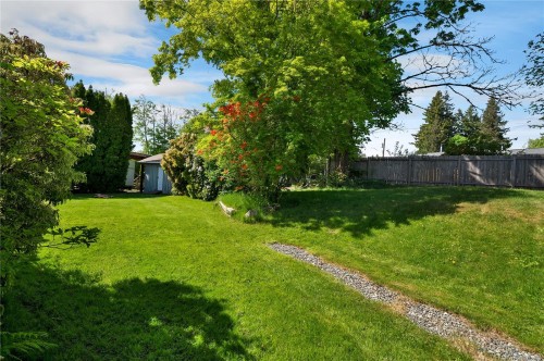 1930 Gillian Pl, Campbell River, BC 