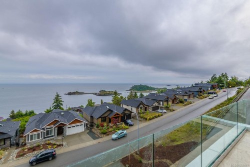 3887 Gulfview Dr, Nanaimo, BC 