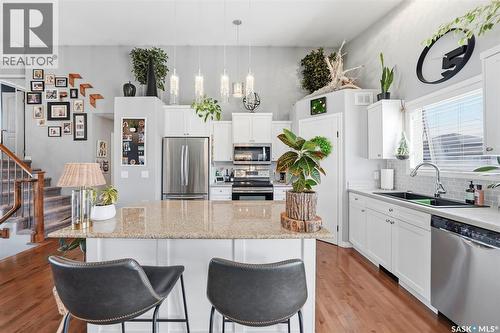 139 Allwood Crescent, Saskatoon, SK - Indoor Photo Showing Kitchen With Stainless Steel Kitchen With Double Sink With Upgraded Kitchen