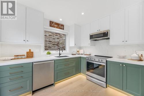 882 Mcduffe Crescent, Milton, ON - Indoor Photo Showing Kitchen