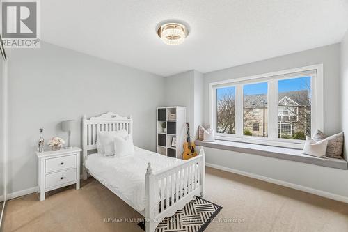 882 Mcduffe Crescent, Milton, ON - Indoor Photo Showing Bedroom