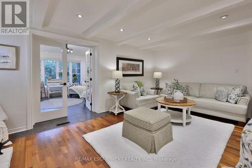 3555 Kingbird Court, Mississauga, ON - Indoor Photo Showing Living Room