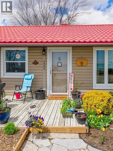 Entrance and flagstone walkway to deck. - 1395 Lakeshore Road, Haldimand County, ON - Indoor