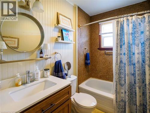 Bathroom 4 piece bath - 1395 Lakeshore Road, Haldimand County, ON - Indoor Photo Showing Laundry Room