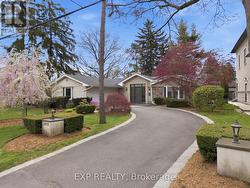 2076 AUTUMN BREEZE DRIVE S  Mississauga, ON L5B 1R4