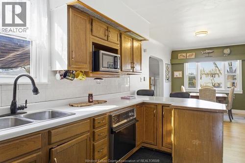 876 Westminster Boulevard, Windsor, ON - Indoor Photo Showing Kitchen With Double Sink