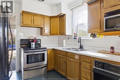 876 Westminster Boulevard, Windsor, ON - Indoor Photo Showing Kitchen With Double Sink