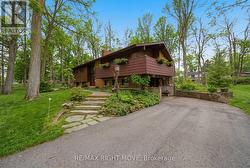 220 BELMORAL DRIVE  Orillia, ON L3V 5R1