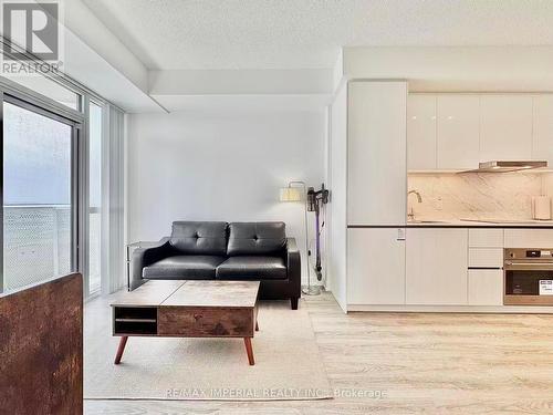 1901 - 8 Interchange Way, Vaughan, ON - Indoor Photo Showing Living Room