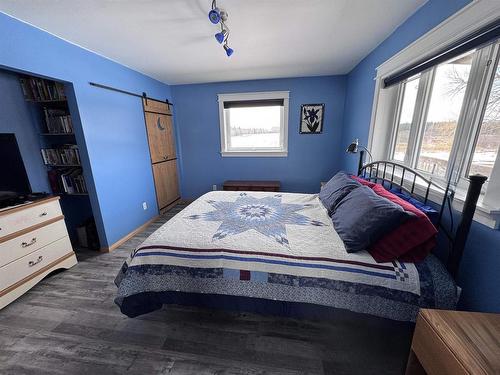 1251 Barnhart Road, Emo, ON - Indoor Photo Showing Bedroom