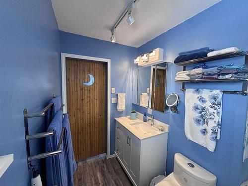 1251 Barnhart Road, Emo, ON - Indoor Photo Showing Bathroom