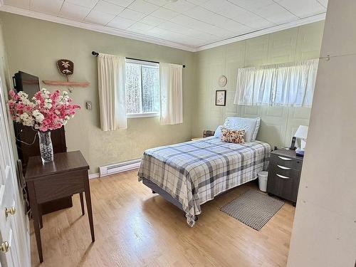 1637 Highway 595, Neebing, ON - Indoor Photo Showing Bedroom