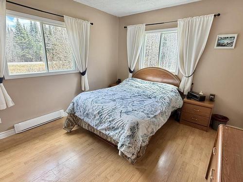 1637 Highway 595, Neebing, ON - Indoor Photo Showing Bedroom