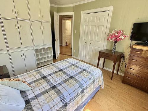 1637 Highway 595, Neebing, ON - Indoor Photo Showing Bedroom