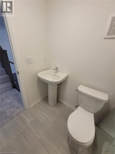 585 Colborne Street E Unit# 913, Brantford, ON - Indoor Photo Showing Bathroom