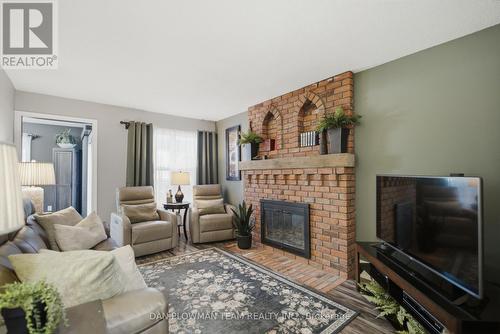 1 Murkar Crescent, Whitby, ON 