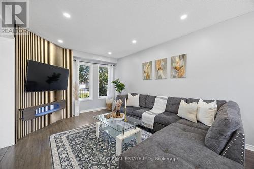 25 John Walter Crescent, Clarington, ON - Indoor Photo Showing Living Room
