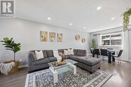 25 John Walter Crescent, Clarington, ON - Indoor Photo Showing Living Room