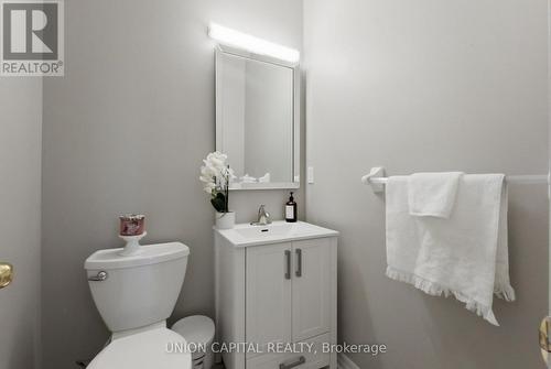 POWDER ROOM (MAIN) - 33 Eakin Mill Road, Markham, ON - Indoor Photo Showing Bathroom