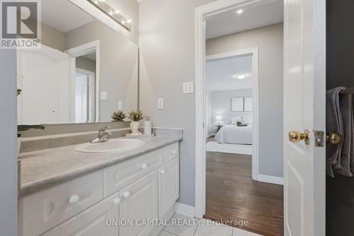 BATHROOM (2ND FLOOR) - 33 Eakin Mill Road, Markham, ON - Indoor Photo Showing Bathroom