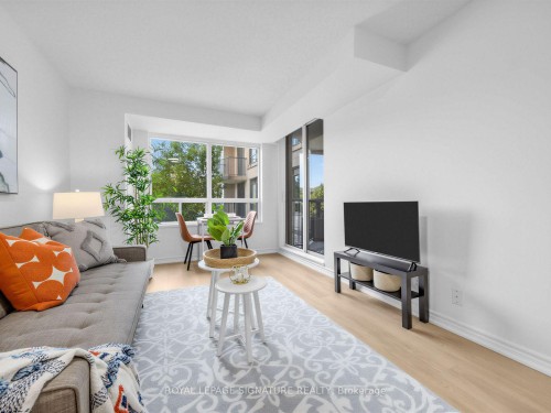 220-16 Dallimore Circle, Toronto, ON - Indoor Photo Showing Other Room
