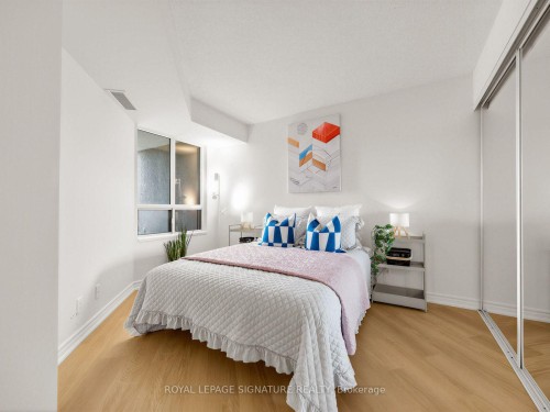 220-16 Dallimore Circle, Toronto, ON - Indoor Photo Showing Bedroom