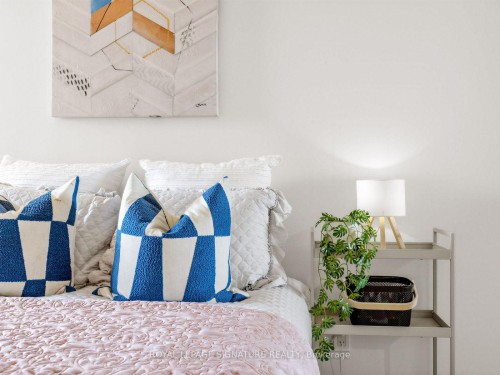 220-16 Dallimore Circle, Toronto, ON - Indoor Photo Showing Bedroom