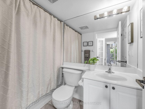 220-16 Dallimore Circle, Toronto, ON - Indoor Photo Showing Bathroom