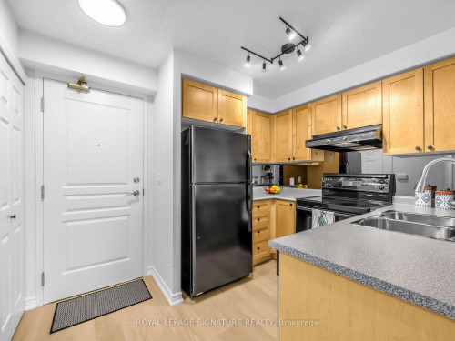 220-16 Dallimore Circle, Toronto, ON - Indoor Photo Showing Kitchen With Double Sink