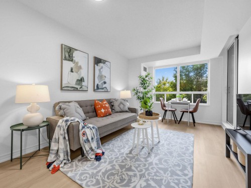 220-16 Dallimore Circle, Toronto, ON - Indoor Photo Showing Living Room