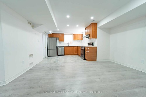 4742 Creditview Road, Mississauga, ON - Indoor Photo Showing Kitchen