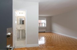 306-1291 Bayview Avenue  Toronto, ON M4G 2Z9