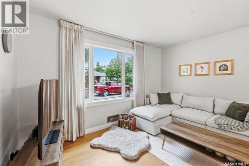 1023 2Nd Street E, Saskatoon, SK - Indoor Photo Showing Living Room