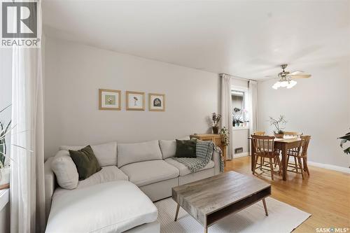 1023 2Nd Street E, Saskatoon, SK - Indoor Photo Showing Living Room