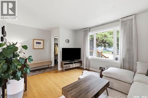 1023 2Nd Street E, Saskatoon, SK - Indoor Photo Showing Living Room